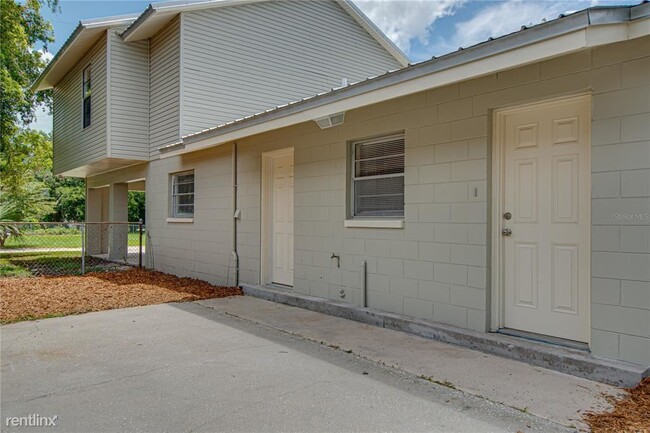 Foto del edificio - 3 br, 2 bath House - 640 WALDON AVENUE