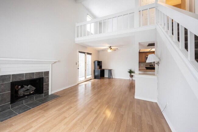 Building Photo - "Charming 2-Bedroom Townhouse Retreat with 2 Full Baths in Fishers – Spacious 1,522 Sq Ft Living!"