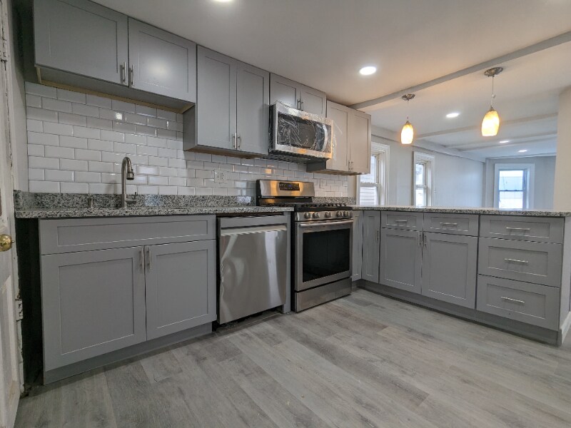 14 Lathrop St Unit 2, Salem, MA 01970 Room for Rent in Salem, MA