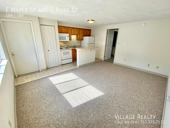 Building Photo - 501 E Maple St