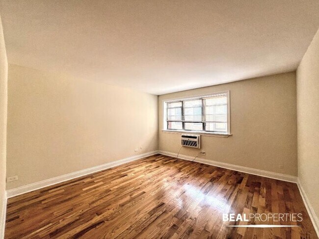 Foto del edificio - 0 bedroom in CHICAGO IL 60614