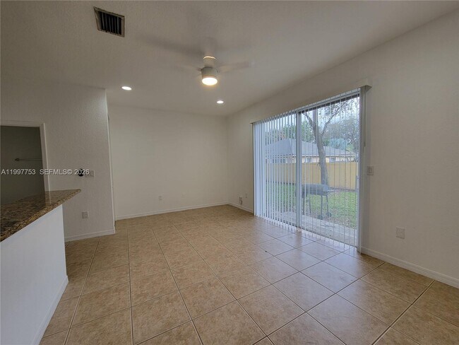 Foto del edificio - 8938 SW 19th St