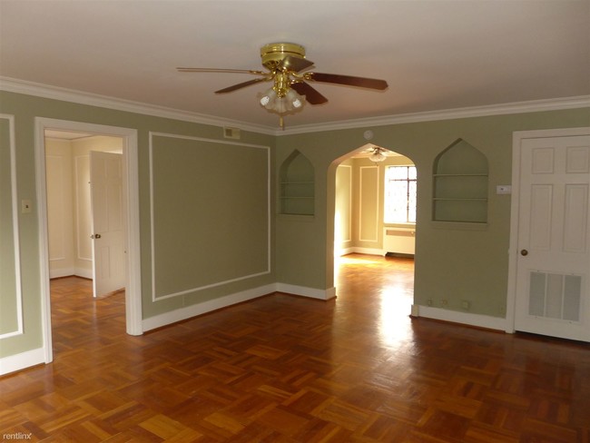 Building Photo - 1 br, 1 bath  - Bellevue Gables