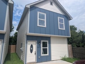 Building Photo - 7813 Hirsch Rd