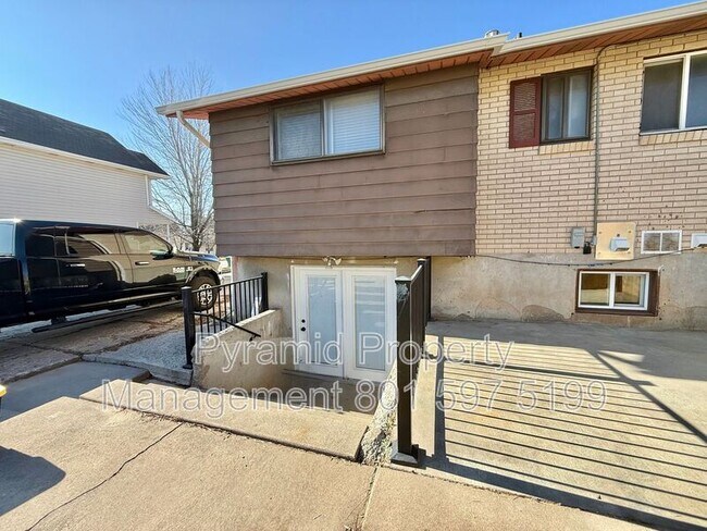 Foto del edificio - 250 N 360 W