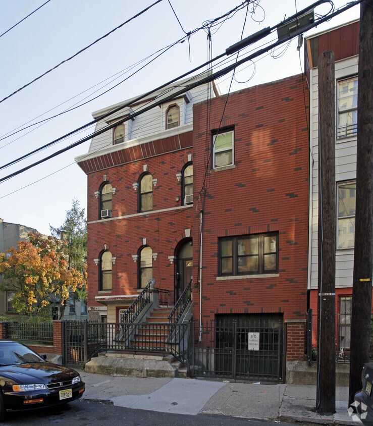 Foto del edificio - 131 CLIFTON Pl