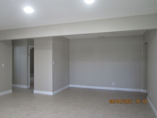 Building Photo - WOOD STREET AREA COMPLETELY REMODELED!!