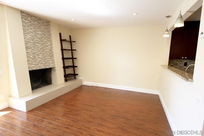 Building Photo - 4224 Loma Riviera Ln