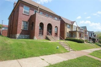 Building Photo - 5021 Oleatha Ave