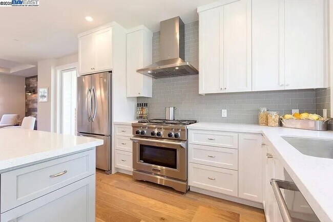 Foto del edificio - 764 Hillcrest Dr