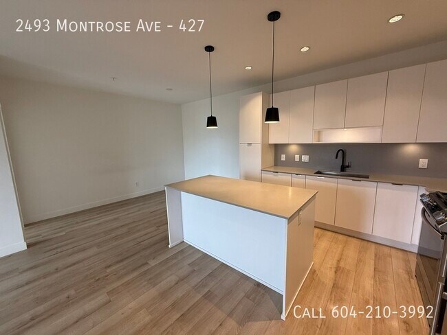 Building Photo - Spacious Condo at Upper Montrose