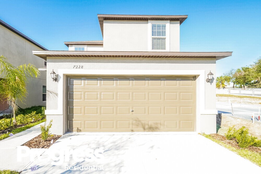 7228 Spring Snowflake Ave, Palm RiverClair Mel, FL 33619 House