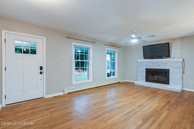 Building Photo - 210 Alexander Dr