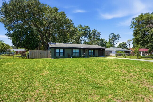 Foto del edificio - 703 Pineview Ct