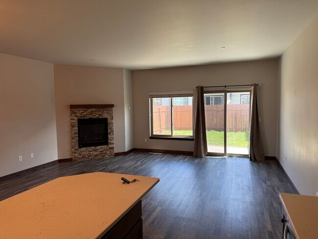 Foto del edificio - 1300 Westwood Cir