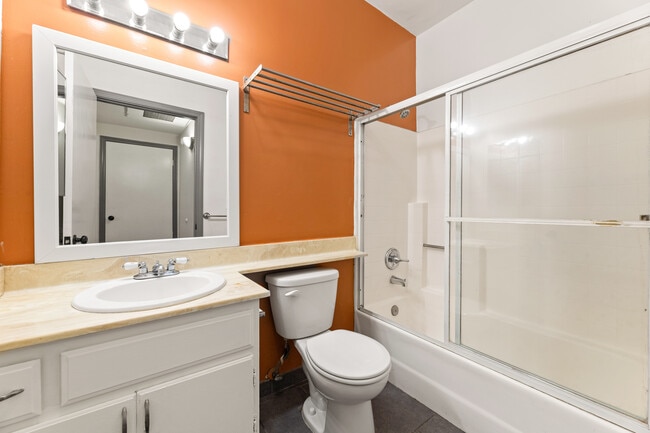 Foto del edificio - 10943 Laurel Canyon Blvd