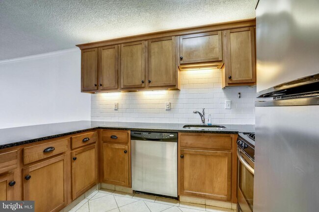 Building Photo - 5225 Pooks Hill Rd