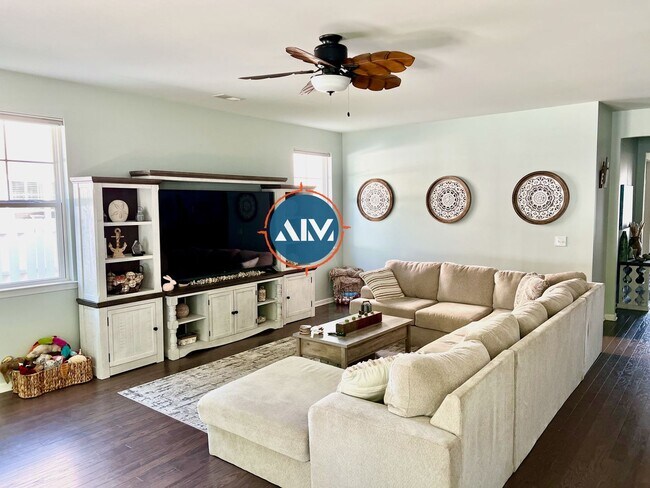 Building Photo - $300 Off 1st Month's Rent: Gorgeous 3BR Ho...