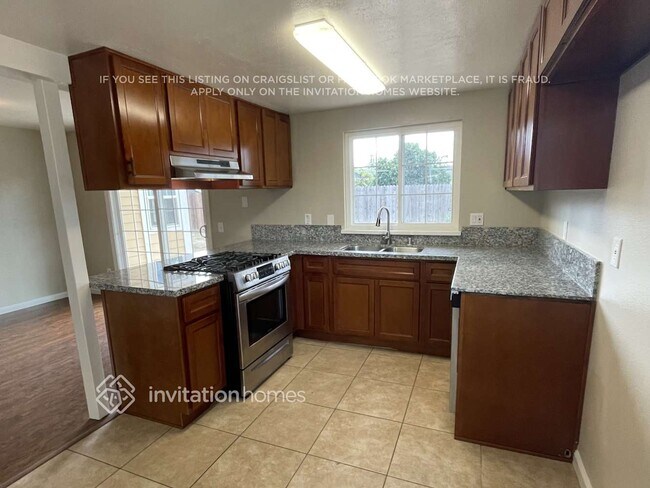Foto del edificio - 8571 Fairlawn Ct