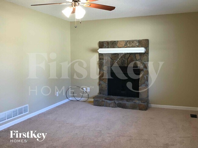 Foto del edificio - 3675 Sharon Dr