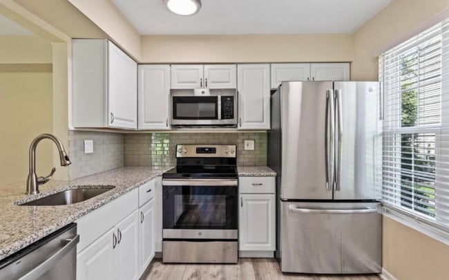 Foto del edificio - 318A Delancey Pl