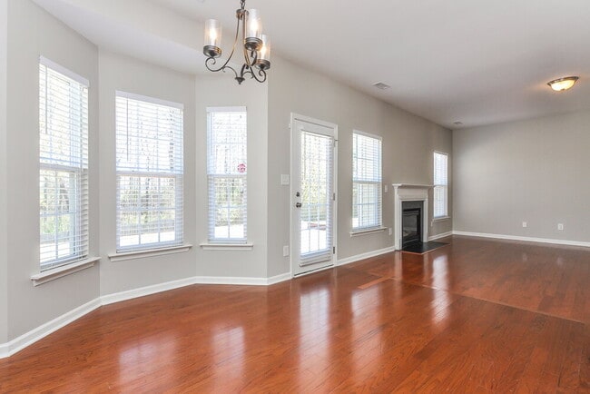 Building Photo - 1547 Cairo Way