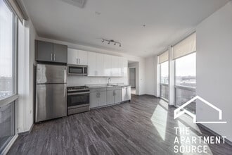 Building Photo - 2340 N California Ave