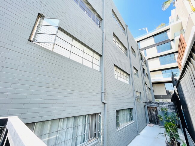 Building Photo - 8401 Fountain Ave