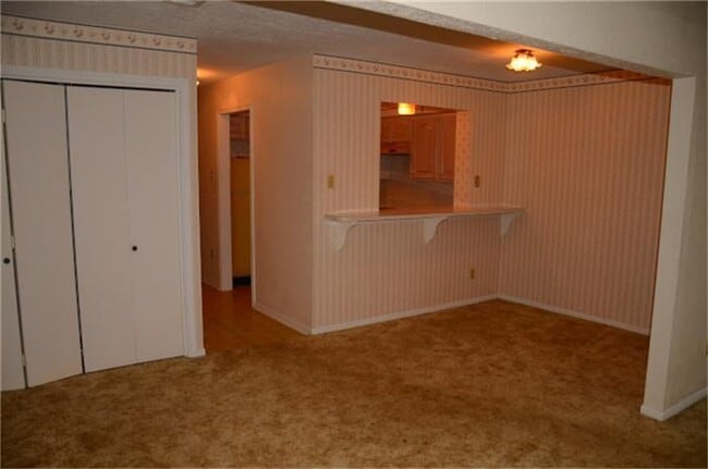 Building Photo - 2 BEDROOM 2.5 BATH TOWNHOME IN HUMBLE
