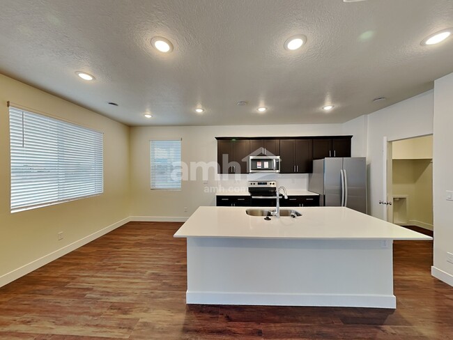 Building Photo - 1204 Redbud Drive