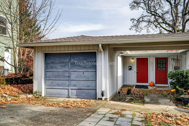 Building Photo - Bright Home with Stunning Mountain Skyline Setting!