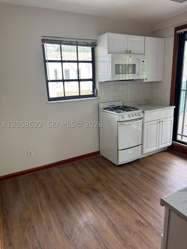 Building Photo - 2107 Secoffee St