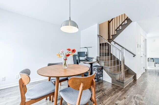 Building Photo - 1070 Rue Armand-Daigle