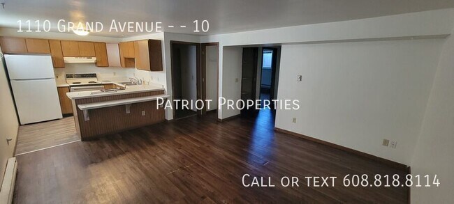 Building Photo - 2 bed/1 bath apartment in Prairie Du Sac, WI!