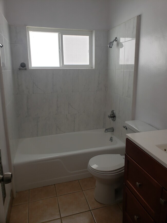Bathroom - 7162 Hawthorn Ave