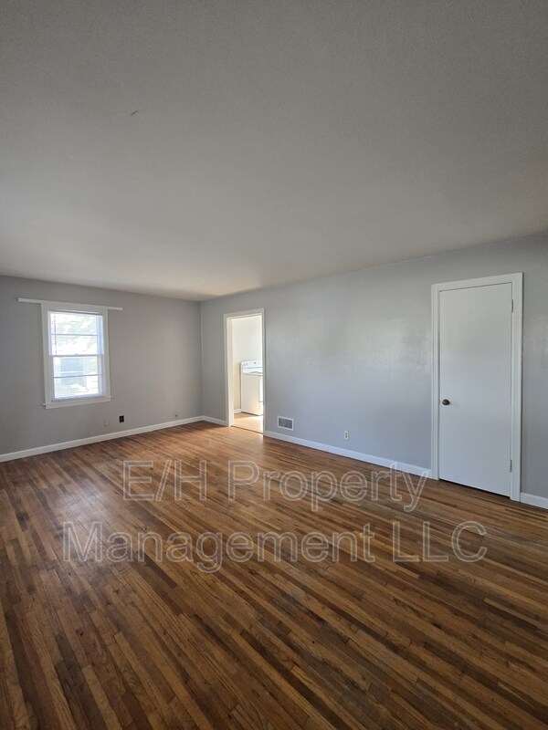 Building Photo - 1128 S Quentin St