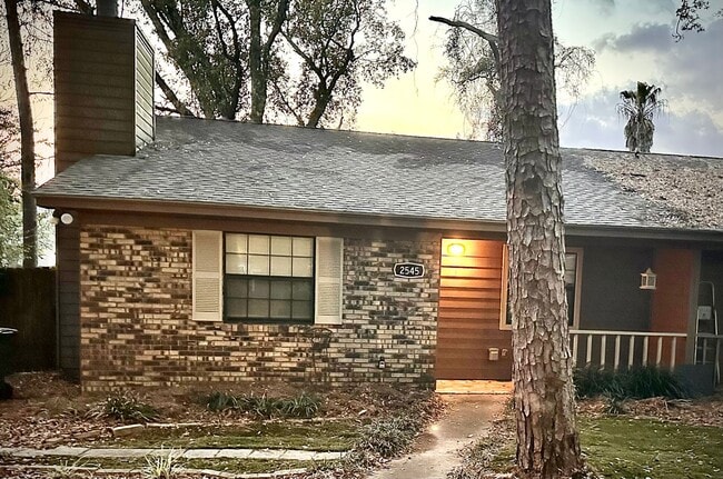 Great townhome in Brewster Estates! - Great townhome in Brewster Estates!