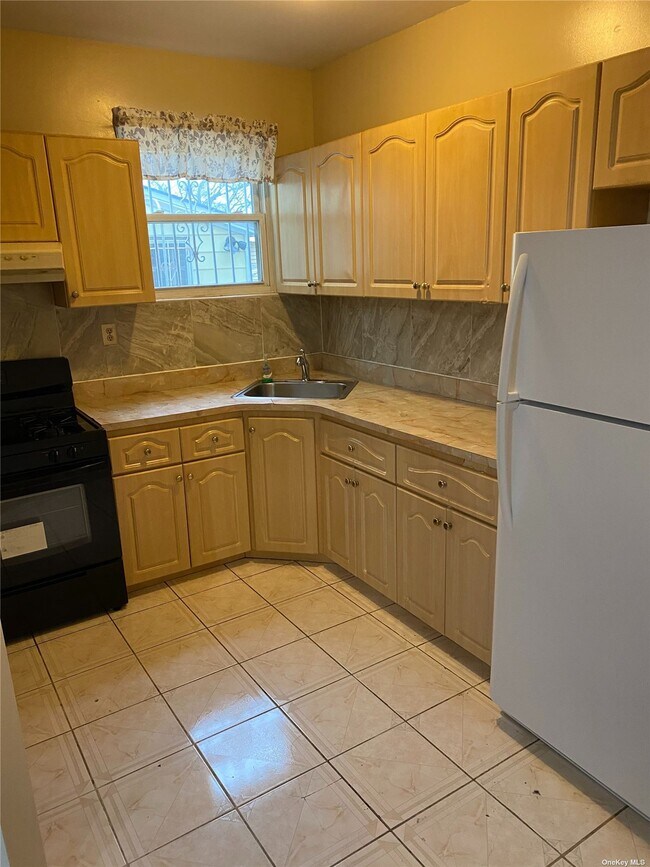 Foto del edificio - 163-26 Claude Ave