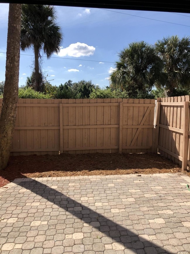 Building Photo - 803 Sandtree Dr
