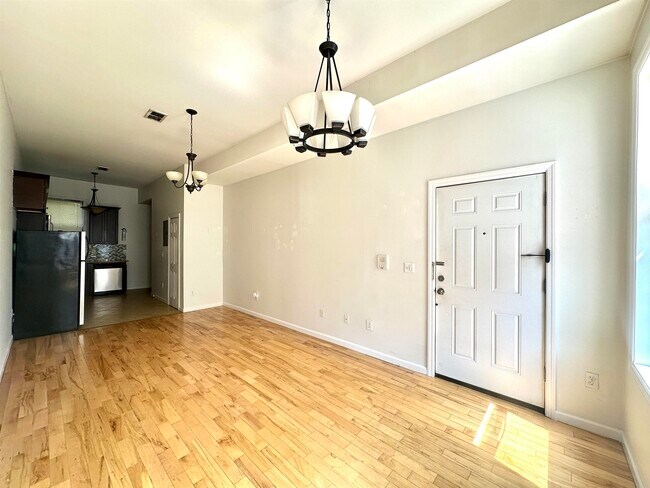 Building Photo - 687 Bergen Ave