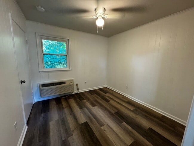 Building Photo - 50% OFF FIRST MONTH'S RENT IN JULY! 1 Bed ...