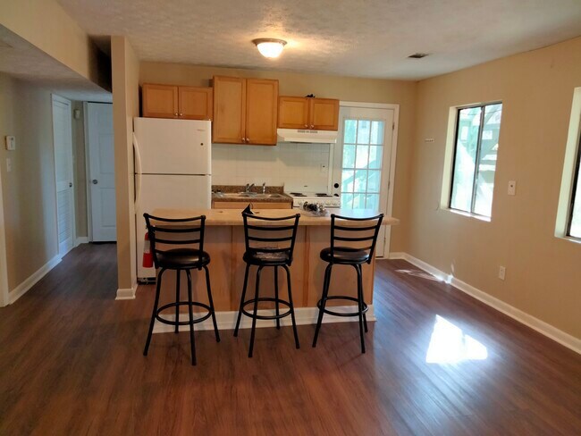 Kitchen - 5223 Mainstreet Park Dr