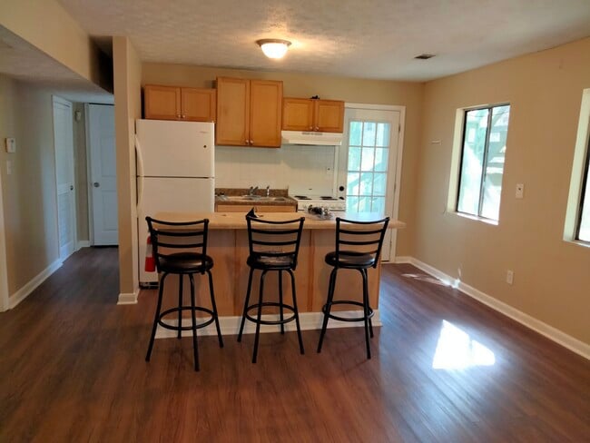 Kitchen - 5223 Mainstreet Park Dr