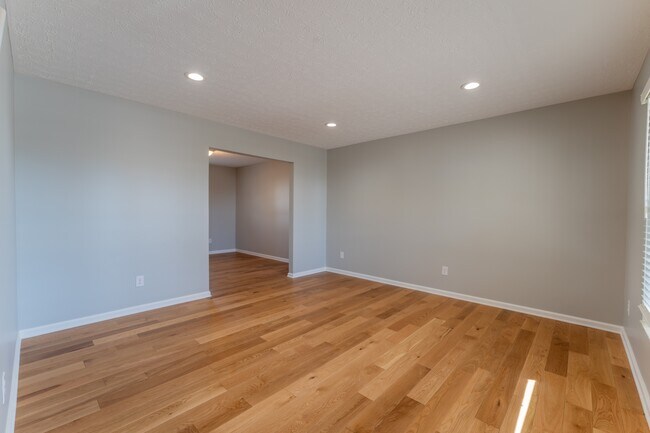 Foto del edificio - 205 Lexington Blvd