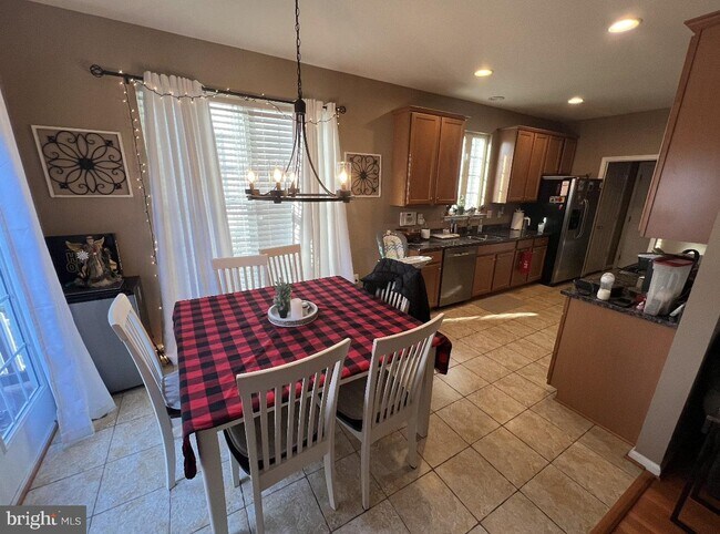 Building Photo - 35250 Balmoral Dr