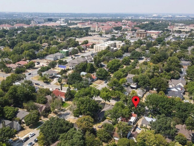 Foto del edificio - 2917 Benbrook Blvd