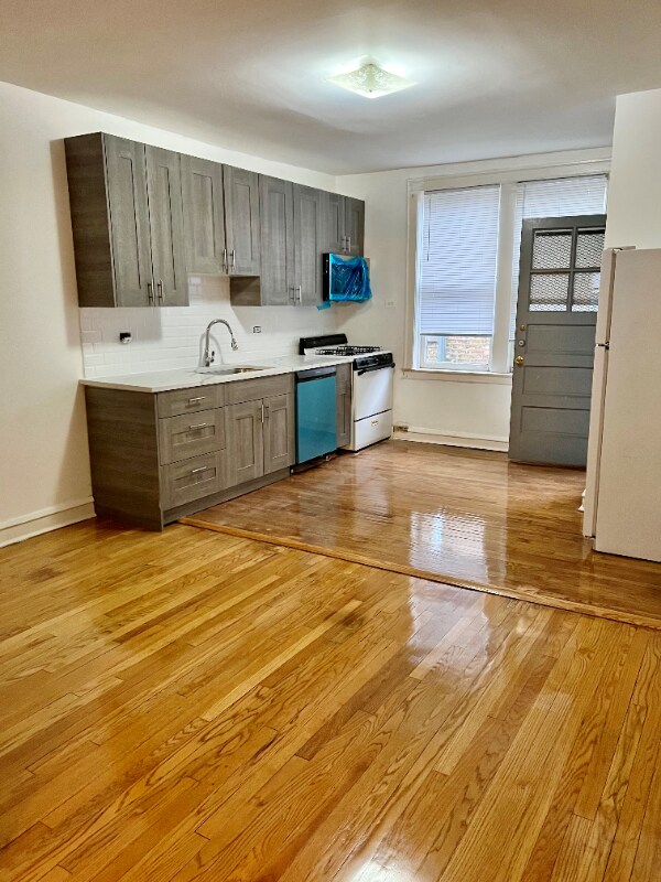 Foto del edificio - 5031 N Harding Ave