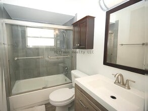 Building Photo - 305 S Westland Ave