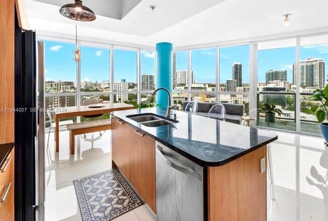 Foto del edificio - 480 NE 30th St