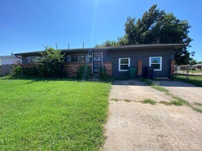 Building Photo - 4725 S Shallow Brook Dr